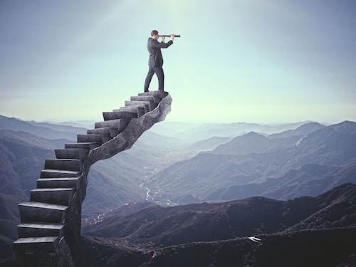 Successfully dispersing leadership roles appeared to speed up key decision-making, countering assumptions that a centralized leader was needed to make decisions in times of crisis.
Image: Shutterstock Successfully dispersing leadership roles appeared to speed up key decision-making, countering assumptions that a centralized leader was needed to make decisions in times of crisis.
Image: Shutterstock