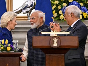 European Commission President Ursula von der Leyen (L) shakes hands with India's Prime Minister Narendra Modi (C) as European Council President Antonio Costa watches during joint press statements after their meeting at the Hyderabad House in New Delhi on January 27, 2026. India and the European Union announced on January 27 the "mother of all deals", a huge trade pact to create a market of two billion people, reached after two decades of negotiations.
Photo by Sajjad Hussain / AFP