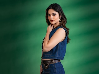 Actor Aneet Padda. Photo By Mexy Xavier Make Up: Nikita Thadani; Hair: Seema Khan; Stylist: Meagen Concessio