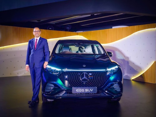 Santosh Iyer, Managing Director & CEO of Mercedes-Benz India, with the Celebration Edition of the EQS SUV, which the company claims is the highest-selling luxury BEV in India.
Photo courtesy Mercedes-Benz India.
