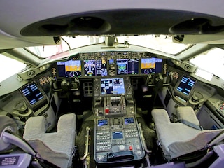 The cockpit of Boeing 787-8 Dreamliner. Photo by Daniel Becerril / Reuters