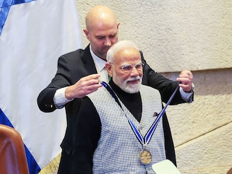 Speaker of Knesset Amir Ohana awards a 'Knesset Medal' to India's Prime Minister Narendra Modi, during a special session of the Knesset, Israel's parliament, in Jerusalem, February 25, 2026. Ronen Zvulun / Reuters