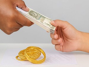 स्मार्ट गोल्ड लोनची योजना करा: बजाज फिनसर्व्ह कॅल्क्युलेटरने परतफेड सोपी करा