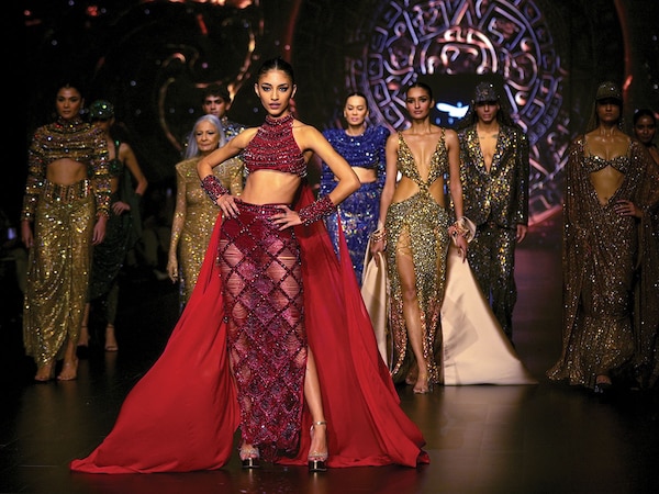 Models walk the runway for ITRH by designer Ridhi Bansal and Mohit Rai at Lakme Fashion Week 2024. 
photo by Prodip Guha/Getty Images
