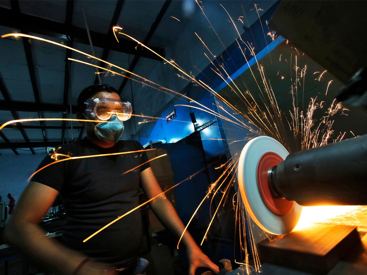 Core sector contracts to -0.4 percent in March, lowest growth in 19 months