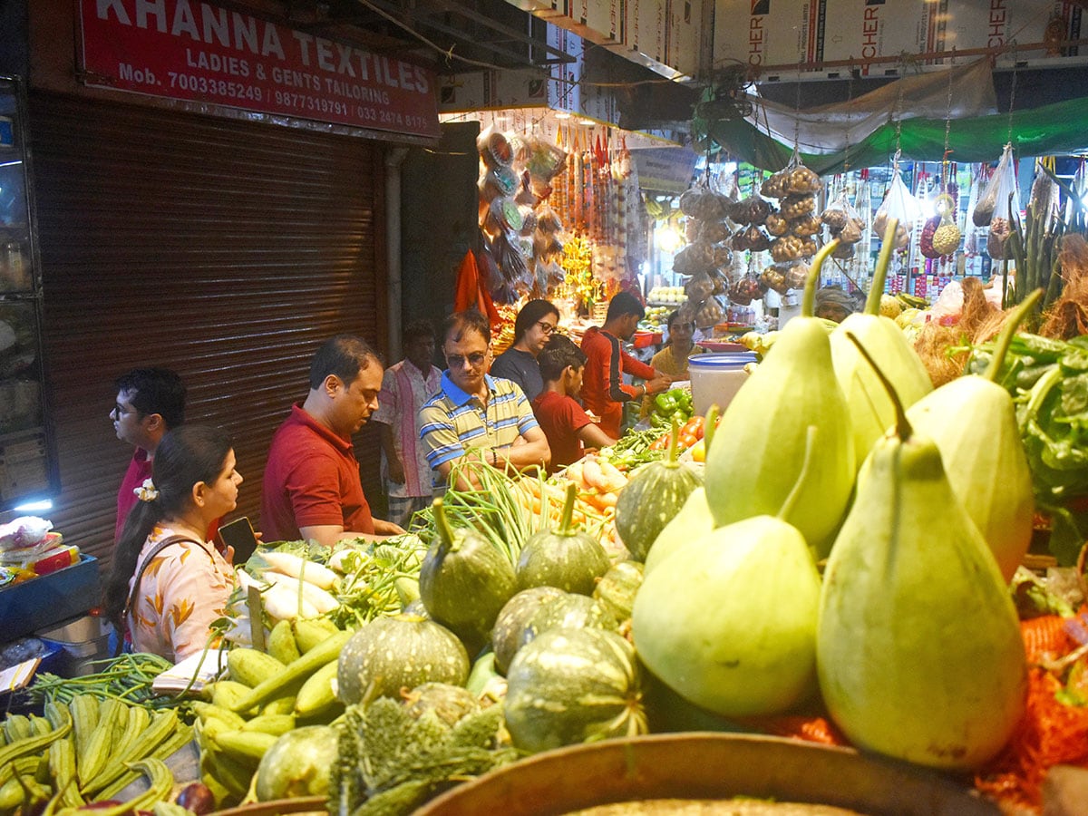 Inflation inches up, economists flag crude oil prices, uncertain monsoon