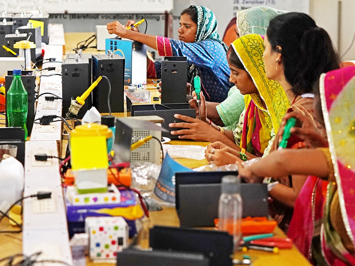 Female labour force participation dips in June quarter, lowest in over a year