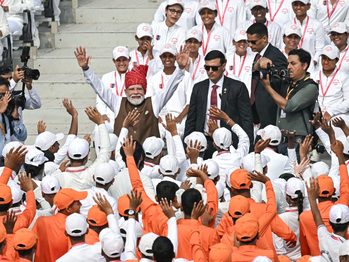 PM Modi announces free coaching for competitive exams, AI skilling for ...