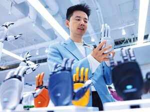 Chief exec Alex Zhou demonstrates the capabilities of a Linkerbot robotic hand.  REUTERS/Maxim Shemetov
