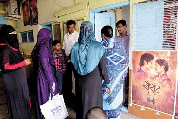 mg_88319_sairat_muslims_280x210.jpg mg_88319_sairat_muslims_280x210.jpg