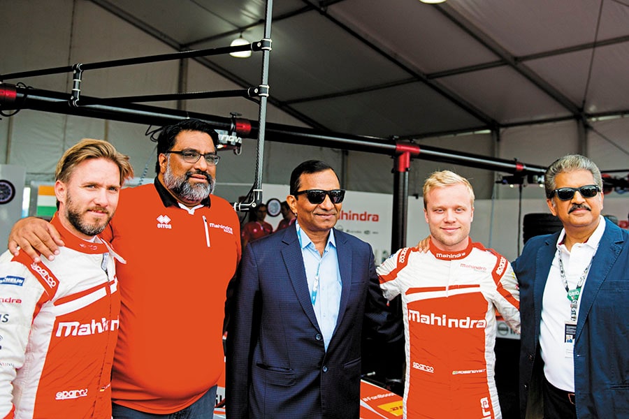 mg_98515_mahindra_racing_team_280x210.jpg mg_98515_mahindra_racing_team_280x210.jpg