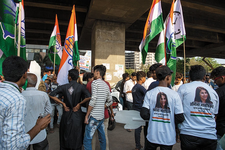g_115267_urmila_matondkar_rally_280x210.jpg g_115267_urmila_matondkar_rally_280x210.jpg