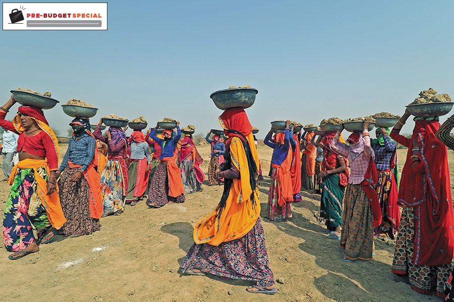 g_117717_mnrega_in_rajasthan_280x210.jpg g_117717_mnrega_in_rajasthan_280x210.jpg