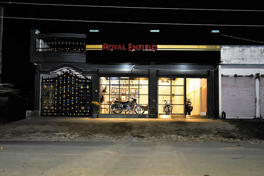 royalenfieldstudiostore_056 royalenfieldstudiostore_056