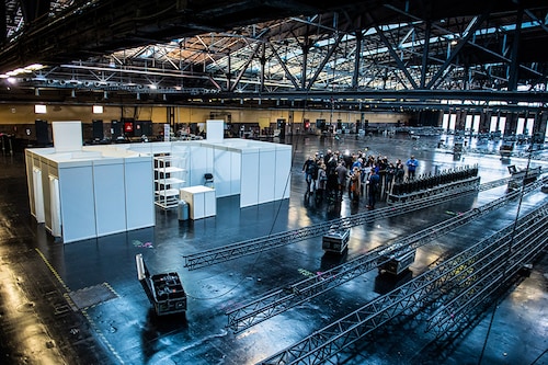 Four sample vaccination booths are currently located in the future vaccination centre in Arena Berlin, Treptow. Six vaccination centres are currently being built in Berlin. However, the approval of coronavirus vaccines in Europe is still pending.