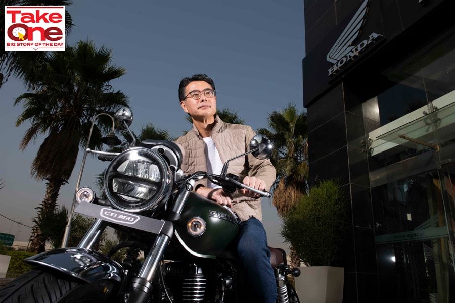 atsushi ogata_honda honda motorcycle _av08_bg