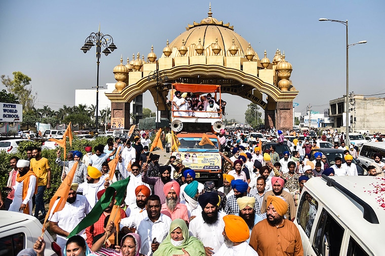 Shiromani Akali Dal (SAD) president Sukhbir Singh Badal along with party leaders lead the Kisan March from Amritsar to Chandigarh in protest against the new agriculture laws on October 1, 2020 in Amritsar, India.