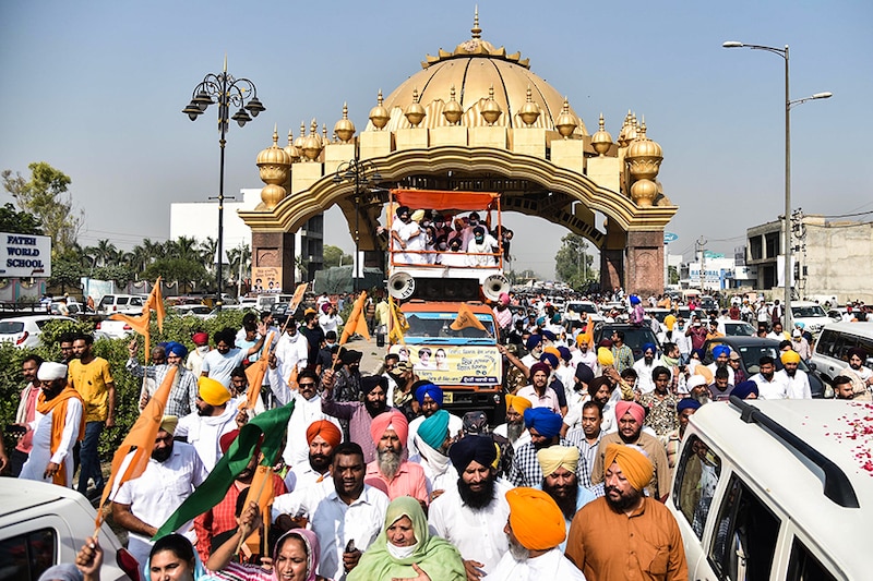 Shiromani Akali Dal (SAD) president Sukhbir Singh Badal along with party leaders lead the Kisan March from Amritsar to Chandigarh in protest against the new agriculture laws on October 1, 2020 in Amritsar, India.
