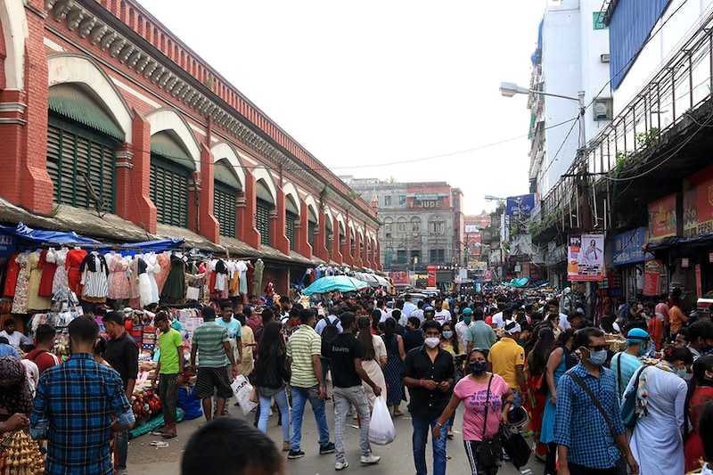 In this picture taken on October 20, people gather in a market to shop ahead of "Durga Puja" and "Deepawali" in Kolkata, India. India is on course to top the world in coronavirus cases, but from Maharashtra"s whirring factories to Kolkata"s thronging markets, people are back at work—and eager to forget the pandemic for festival season.