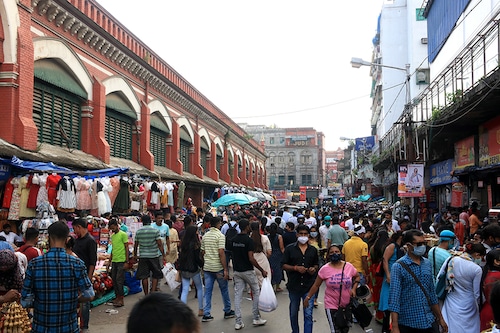 In this picture taken on October 20, people gather in a market to shop ahead of "Durga Puja" and "Deepawali" in Kolkata, India. India is on course to top the world in coronavirus cases, but from Maharashtra"s whirring factories to Kolkata"s thronging markets, people are back at work—and eager to forget the pandemic for festival season.