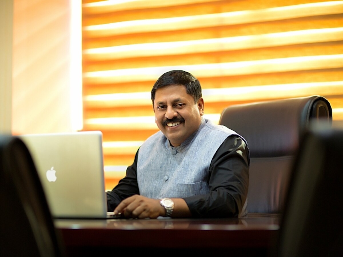 Sohan Raj Making India great again: Dr. Sohan Roy's magnanimous vision of US$1 = 1INR