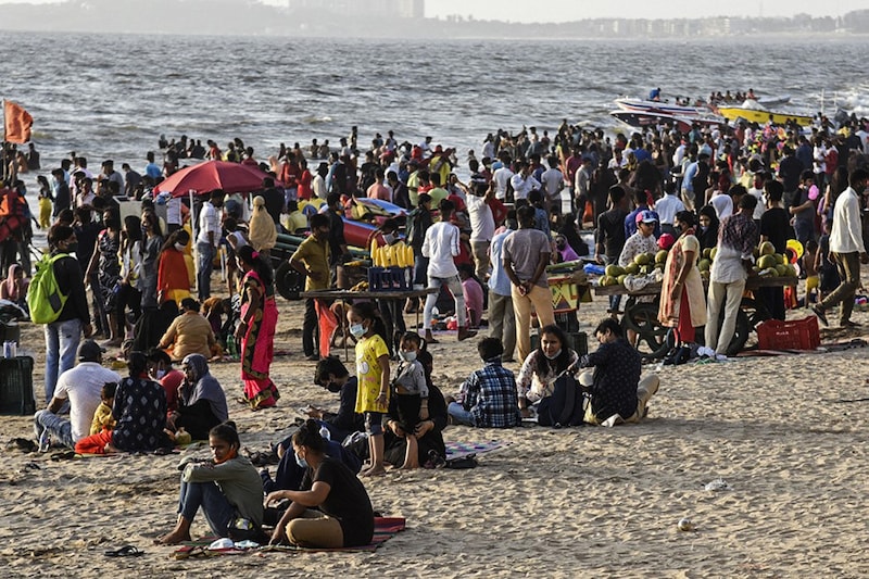 Visitors crowd at the Juhu beach amid Covid-19 coronavirus pandemic in Mumbai on April 4, 2021.