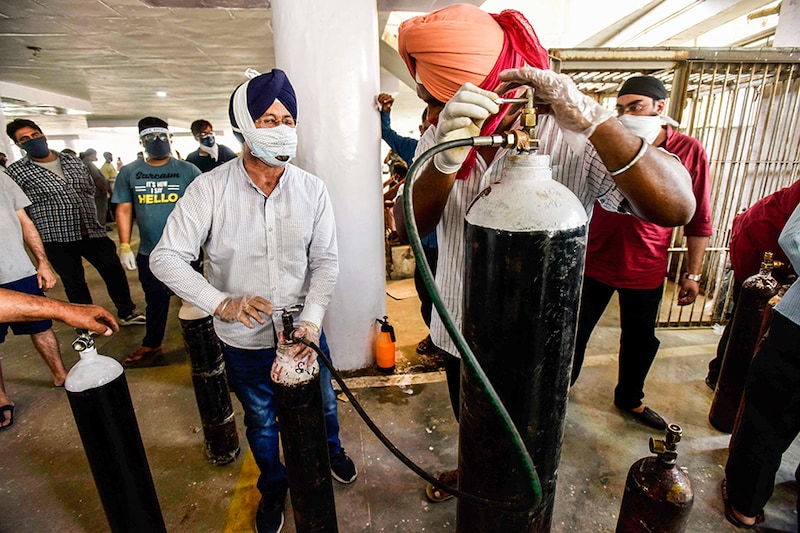 People with empty cylinders received free oxygen refills at a gurudwara, in Greater Kailash Part-1, on April 29, 2021 in New Delhi, India. In the last 24 hours, India recorded 3,86,452 fresh Covid-19 cases and 3,498 deaths, which is the highest in the country so far. At present, there are 31,70,228 active cases in India. As Covid-19 cases continued to surge in India people are struggling to get hospital beds, ventilators, oxygen cylinders, injections and medicines with the health infrastructure in the state almost stretched to its limit.