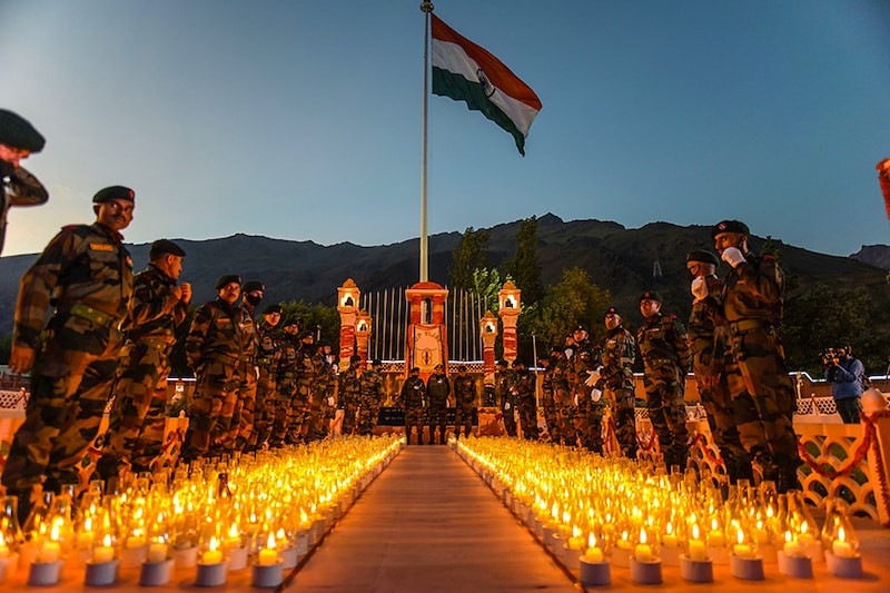 Soldiers light candles at Kargil War Memorial in Drass in memory of the soldiers and officers who laid down their lives during the 1999 Kargil War.