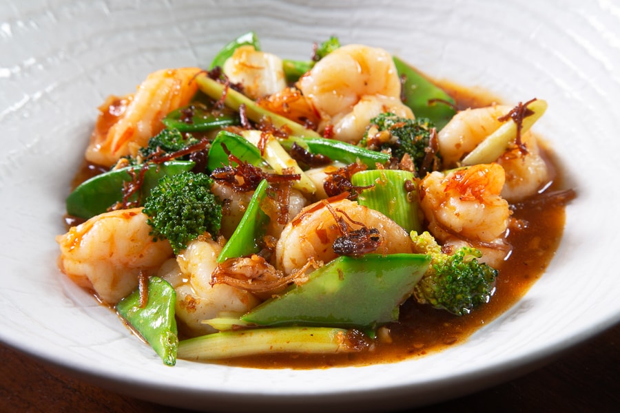 guangdong style prawns in hot garlic sauce_baoshuan_the oberoi_new delhi_b64w6866-bg guangdong style prawns in hot garlic sauce_baoshuan_the oberoi_new delhi_b64w6866-bg
