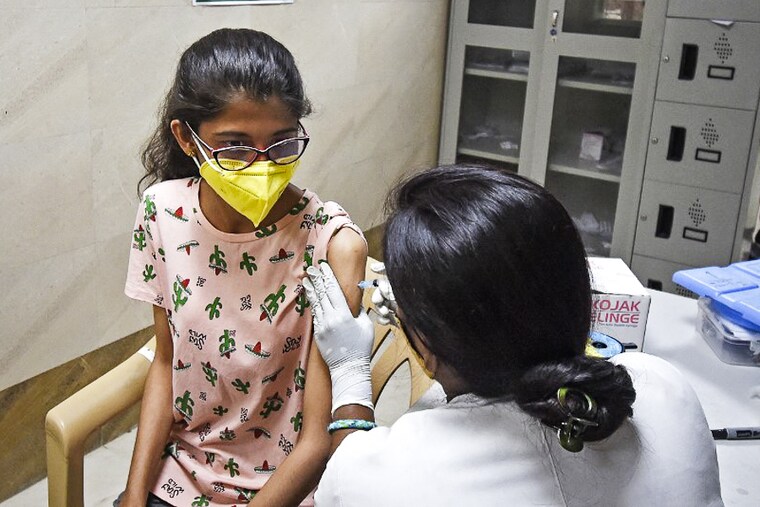 A young adult is inoculated with a dose of Covishield vaccine against the Covid-19 coronavirus at Moti Lal Nehru Medical College in Allahabad on May 3, 2021. India stepped up its vaccination program by opening up its program to include persons of over 18 years of age.