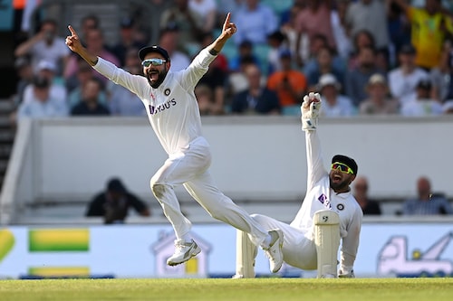 India captain Virat Kohli celebrates with Rishabh Pant after winning the fourth LV= Insurance Test Match between England and India at The Kia Oval on September 06, 2021 in London, England.