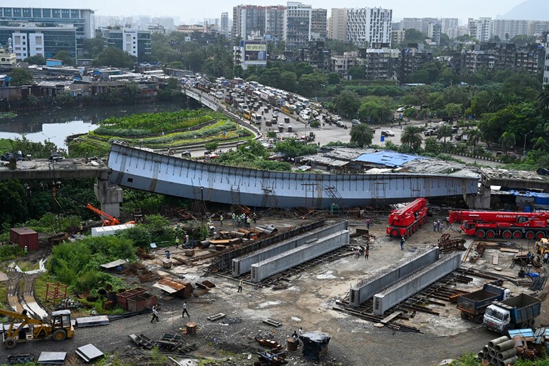 A portion of an under-construction bridge connecting BKC and Santacruz in Mumbai collapsed on September 17, 2021. According to the BMC, 13 people were injured in this accident.
