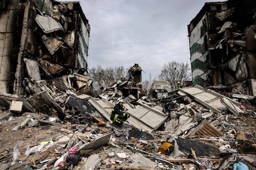Earlier Monday, a Ukrainian unit in Mariupol claimed on social media that Russian invaders had used chemical weapons there.
Image: Ronaldo Schemidt / AFP
