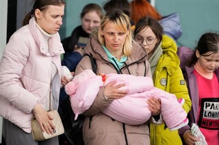 Refugee women with children walk to boarding transport at the central train station in Warsaw, Poland, Thursday, April 7, 2022. Image: AP Photo/Czarek Sokolowski