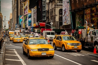 Some studies indicate that people engage in tipping to increase the likelihood of better service in the future. But in New York, where there were more than 11,000 yellow cabs before the pandemic, the chances of getting the same driver twice are very low
Image: Shutterstock
