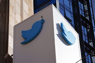 Outside Twitter’s headquarters in San Francisco, April 24, 2022. The board of the social media service met on Sunday morning to discuss Elon Musk’s unsolicited $46.5 billion bid to buy the company, after he began lining up financing for his offer last week, two people with knowledge of the situation said. Image: Jim Wilson/The New York Times