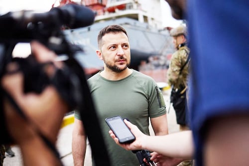 This handout picture taken and released by Ukrainian Presidential Press Service on July 29, 2022 shows the President Volodymyr Zelensky facing journalists during a visit to Black Sea port of Chornomorsk. Ukraine President Volodymyr Zelensky visits the southern port of Chornomorsk ahead of the first anticipated export of grain under a deal with Russia. Image: UKRAINIAN PRESIDENTIAL PRESS SERVICE / AFP