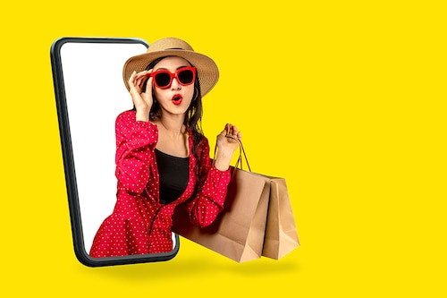 Young people under the age of 25—widely known as Generation Z—love placing multiple orders for ultra-fast fashion, which then arrive in the post.
Image: Shutterstock Young people under the age of 25—widely known as Generation Z—love placing multiple orders for ultra-fast fashion, which then arrive in the post.
Image: Shutterstock