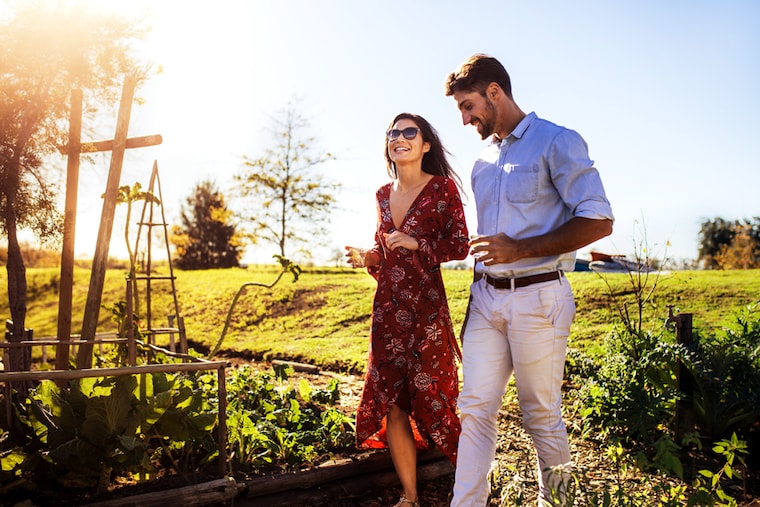 Dawn dating is a new trend among singles looking to meet new people.  
Image: Shutterstock