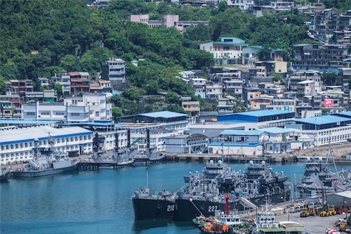 FILE — Taiwanese navy ships in Keelung, Taiwan,on  August 5, 2022. Worried about the Chinese threat to Taiwan, the U.S. and others have tried to expand their piece of the island’s semiconductor production.  Image: Lam Yik Fei/The New York Times FILE — Taiwanese navy ships in Keelung, Taiwan,on  August 5, 2022. Worried about the Chinese threat to Taiwan, the U.S. and others have tried to expand their piece of the island’s semiconductor production.  Image: Lam Yik Fei/The New York Times