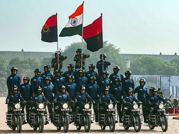 Border Security Force (BSF) women personnel perform during a rehearsal ahead of the 58th BSF Raising Day at Guru Nanak Dev University in Amritsar on November 30, 2022. BSF celebrate the raising day on December 1.