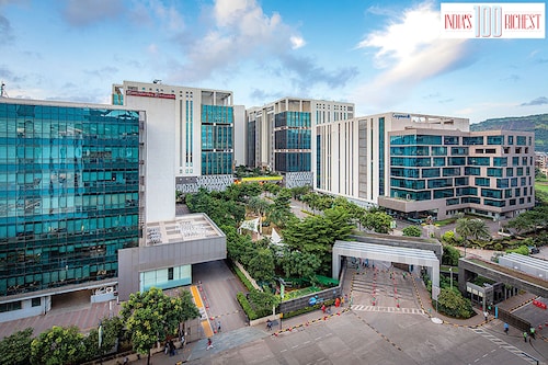 Mindspace Airoli West is strategically located near Airoli Railway Station