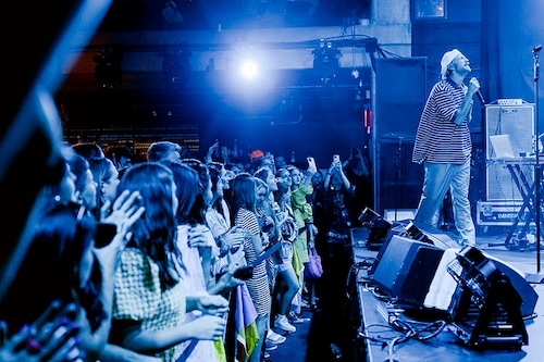 Ivan Dorn, who was born in Russia and grew up in Ukraine, performs at a concert in Long Island City in New York, July 3, 2022. The pop musician had long hoped to unite Russia and Ukraine through music, but after Russia’s invasion this year, he cut ties with Moscow. (Sasha Maslov/The New York Times)