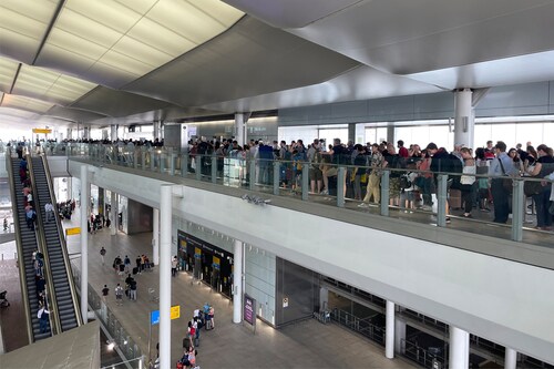 Long lines travelers at London’s Heathrow Airport on Thursday, July 14, 2022. After two years of pandemic-enforced staycations, demand for travel has come roaring back in Europe, and airports are finding it impossible to keep up. (Isabella Kwai/The New York Times)