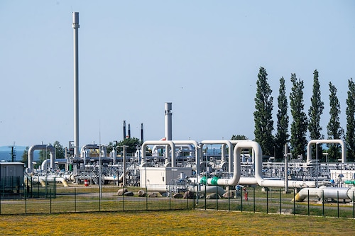 Pipe systems and shut-off devices at the gas receiving station of the Nord Stream 1 Baltic Sea pipeline and the transfer station of the OPAL (Ostsee-Pipeline-Anbindungsleitung - Baltic Sea Pipeline Link) in Mecklenburg-Western Pomerania, Lubmin. At the scheduled end of maintenance work on the Nord Stream 1 gas pipeline, there are indications that gas will start flowing from Russia again on this thursday
Image: Stefan Sauer/picture alliance via Getty Images