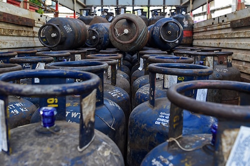 Cooking gas cylinders are stacked in a truck in Mumbai on May 4, 2022. India"s central bank announced a surprise interest rate hike, as Asia"s third-biggest economy reels from galloping inflation in the wake of the Ukraine war.​ (Credits: Punit PARANJPE / AFP) Cooking gas cylinders are stacked in a truck in Mumbai on May 4, 2022. India"s central bank announced a surprise interest rate hike, as Asia"s third-biggest economy reels from galloping inflation in the wake of the Ukraine war.​ (Credits: Punit PARANJPE / AFP)