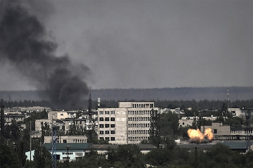 A photograph shows an explosion in the city of Severodonetsk during heavy fighting between Ukrainian and Russian troops at eastern Ukrainian region of Donbas on May 30, 2022, on the 96th day of the Russian invasion of Ukraine. (Credits: ARIS MESSINIS / AFP)