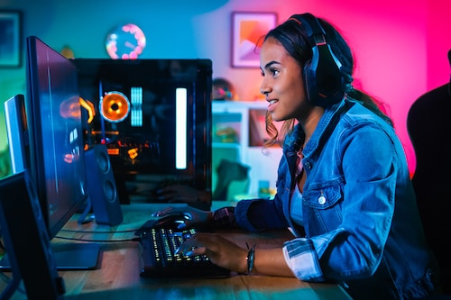 According to the report launched by EY in 2022, the number of women gamers grew by 18 percent in 2021. And it is expected to grow by 20 percent by the end of 2022. Image: Shutterstock