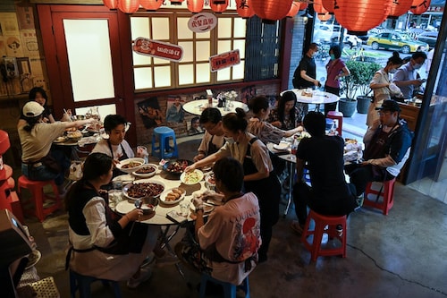 People dine at a restaurant in Beijing on June 6, 2022, following an easing of Covid restrictions in the Chinese capital. Dine-ins at restaurants have mostly resumed after last month when the city of 22 million stopped people from eating out, closed gyms and sealed off dozens of subway stations to try and stamp out a coronavirus outbreak. (Credits: Jade Gao / AFP) People dine at a restaurant in Beijing on June 6, 2022, following an easing of Covid restrictions in the Chinese capital. Dine-ins at restaurants have mostly resumed after last month when the city of 22 million stopped people from eating out, closed gyms and sealed off dozens of subway stations to try and stamp out a coronavirus outbreak. (Credits: Jade Gao / AFP)