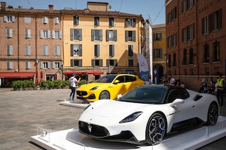 Every year—with a hiatus for coronavirus—industry types and fans flock to Modena for a weekend to talk business and admire the spectacular cars and bikes displayed around town.
Image: Marco Bertorello / AFP